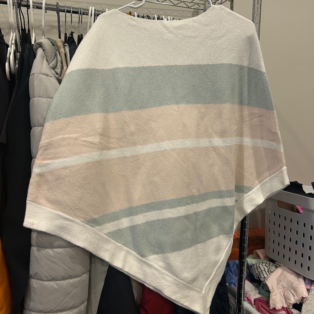 NWT Barefoot Dreams Poncho